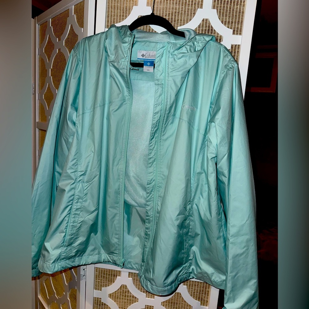 Women’s New Columbia Rain Jacket in turquoise size XXL